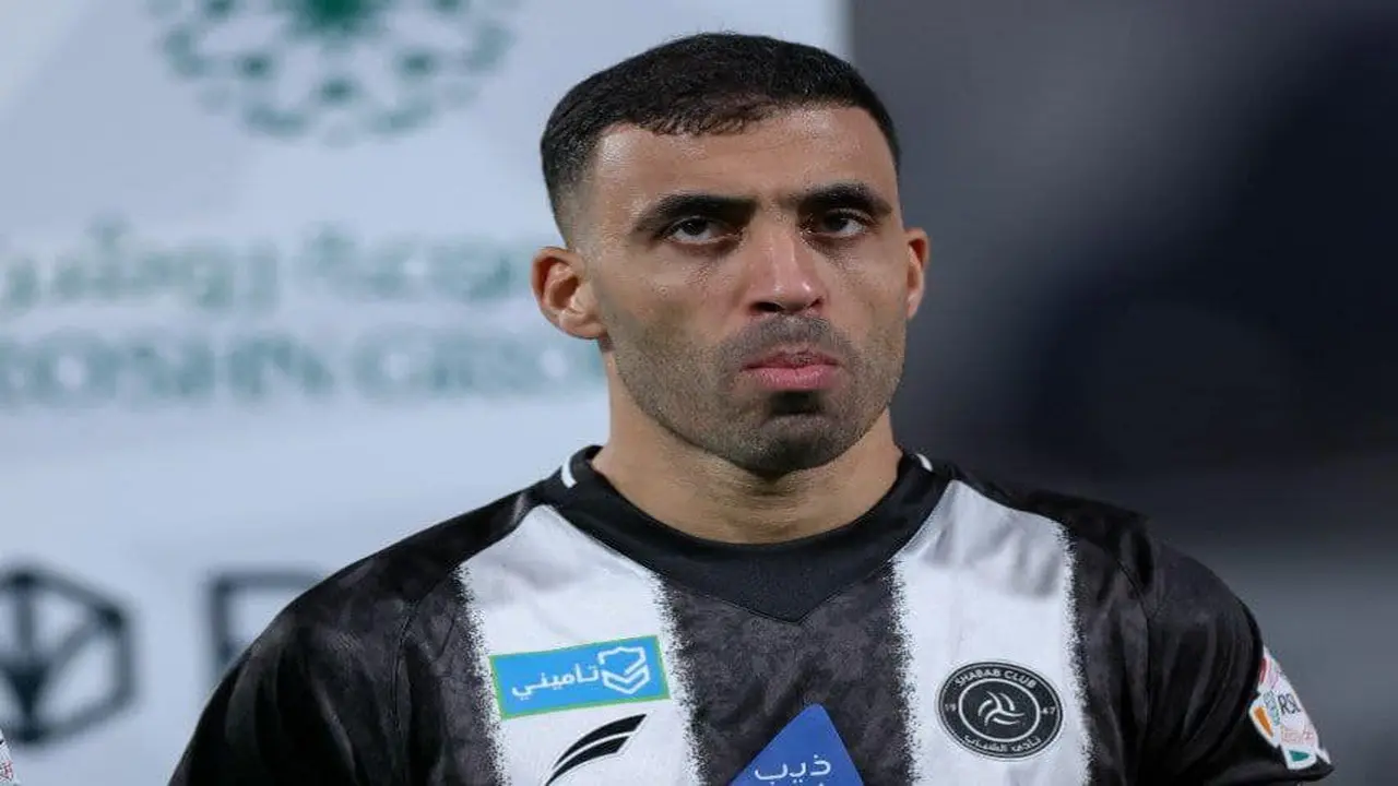 فوضى غرفة الملابس.. بن زكري يكشف كواليس أزمة التعاون وصدام حمد الله